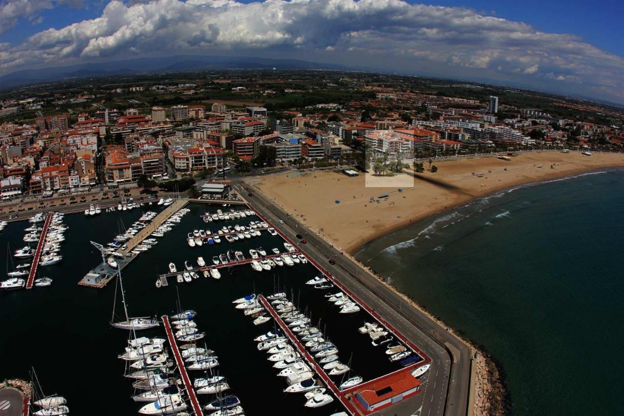 Aquarium - Only Families Apartment Cambrils Exterior photo